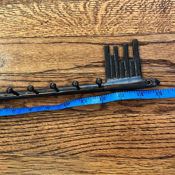 BEAUTIFUL VINTAGE WROUGHT IRON KEY HANGER - Picture 5 of 6